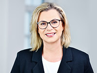 Annika Schröder Mitarbeiterin Auslandsgeschäft Annika Schröder Mitarbeiterin Auslandsgeschäft